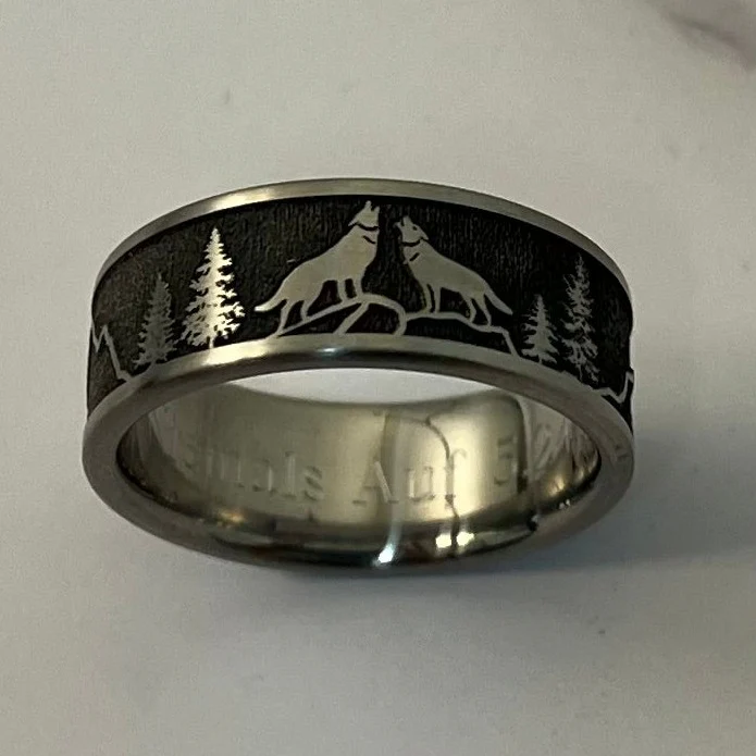 Wolf Scene Titanium Ring - Image 6