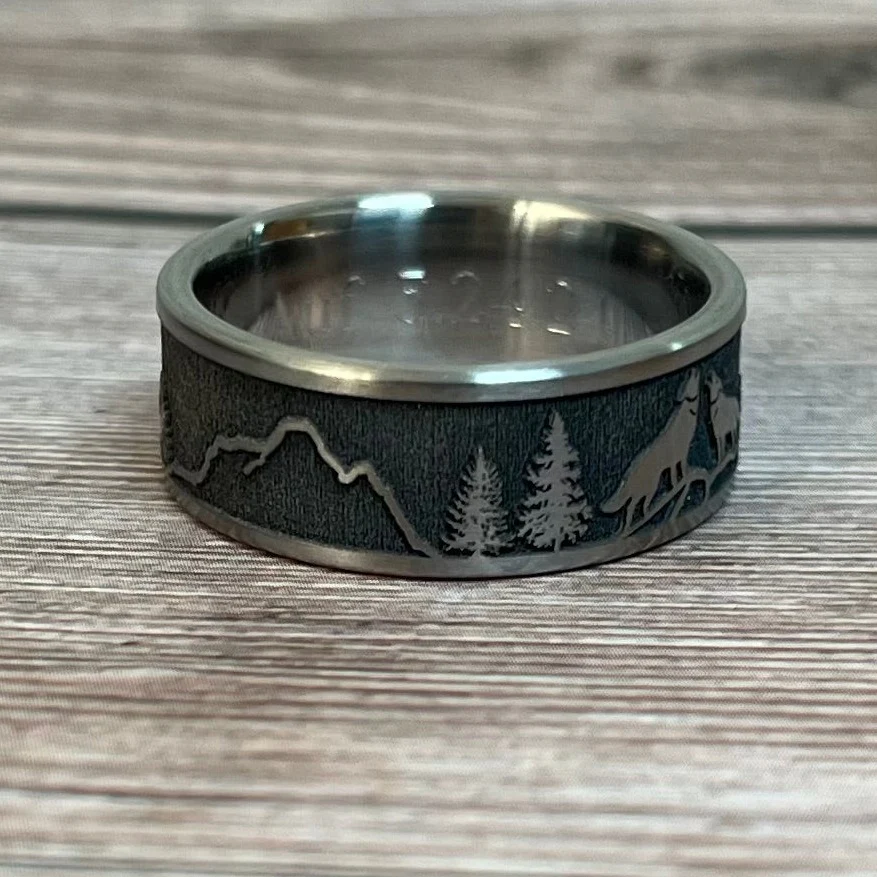 Wolf Scene Titanium Ring - Image 7