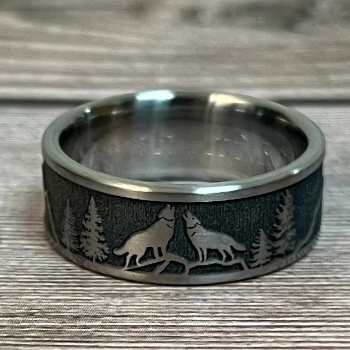 Wolf Scene Titanium Ring - Image 8